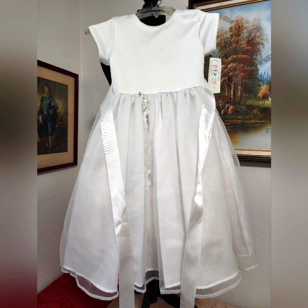 Girls size 5 white dress (NWT)